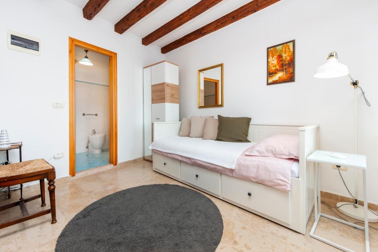 Revera Rooms Ρόβινι Εξωτερικό φωτογραφία